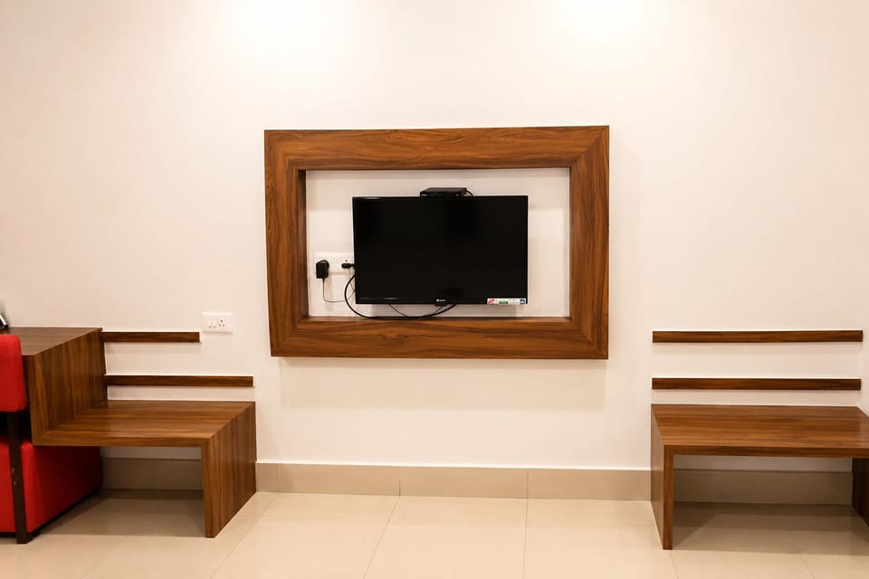 Deluxe Double Room | Blackout drapes, iron/ironing board (on request), WiFi (free)