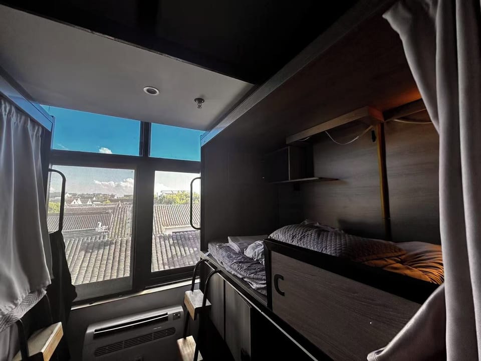WiFi (free), bed sheets