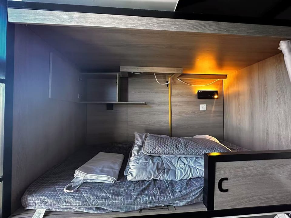 WiFi (free), bed sheets
