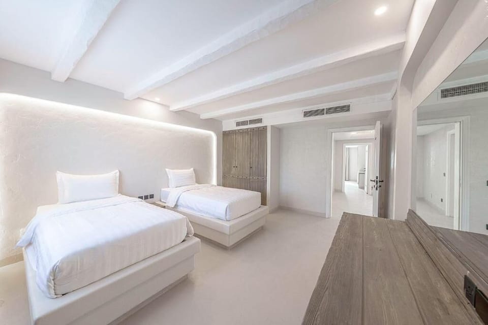 Luxury Villa, 4 Bedrooms, Poolside | Free WiFi