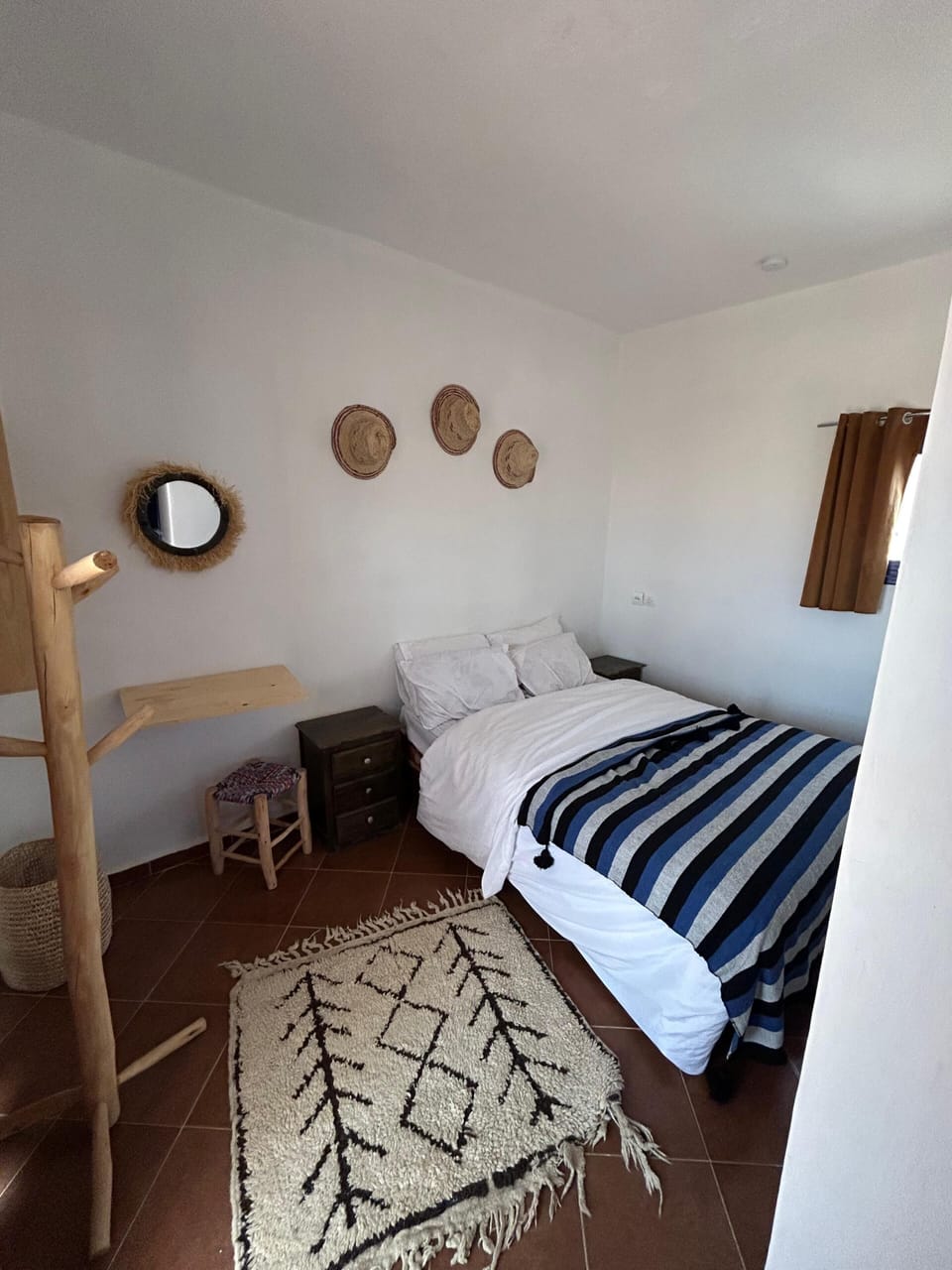Room, 1 Double Bed, Beach View, Beachside | Free WiFi, bed sheets