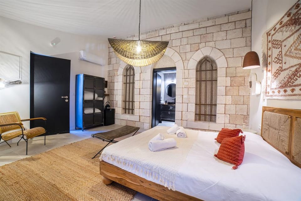 Premium Double Room | Minibar, WiFi (free), bed sheets