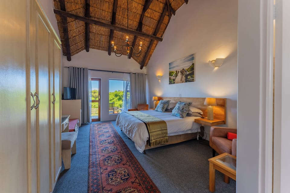 Luxury Double Room | Desk, laptop workspace, blackout drapes, free WiFi