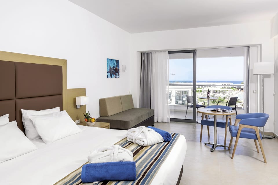 Double Room, Sea View | In-room safe, desk, free WiFi, bed sheets