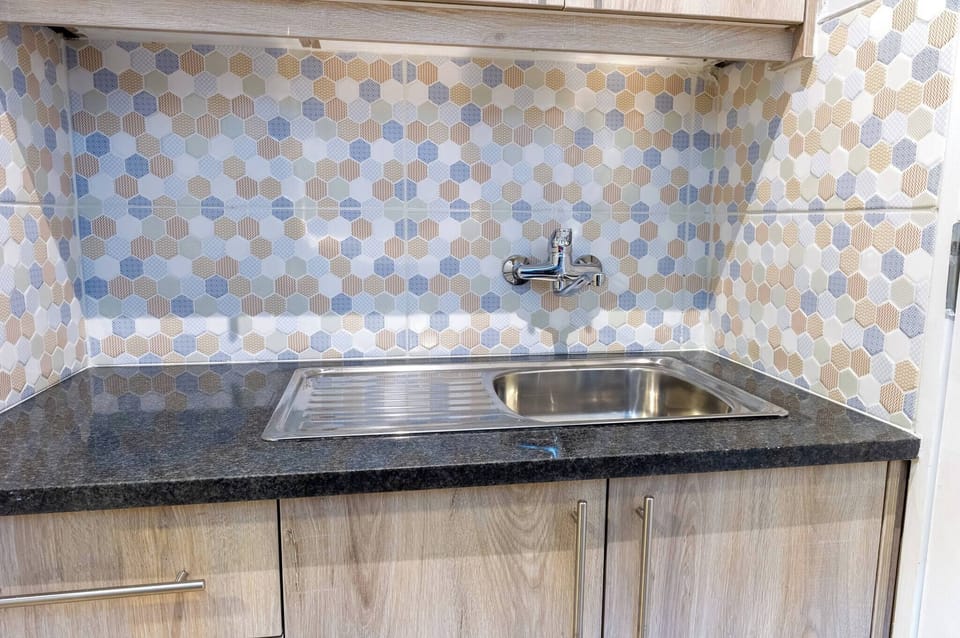 Studio, 1 Bedroom, Balcony | Private kitchen