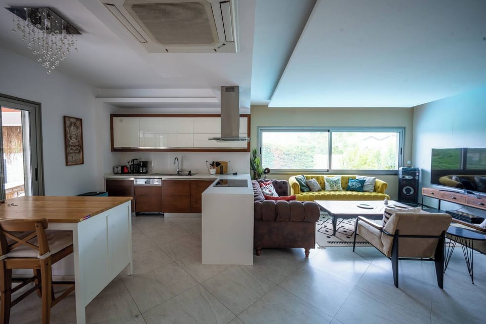Villa, 5 Bedrooms, Smoking, Private Pool | Interior