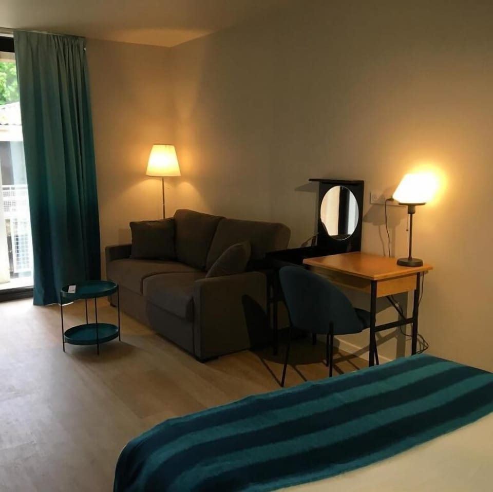 Quadruple Room | Living area
