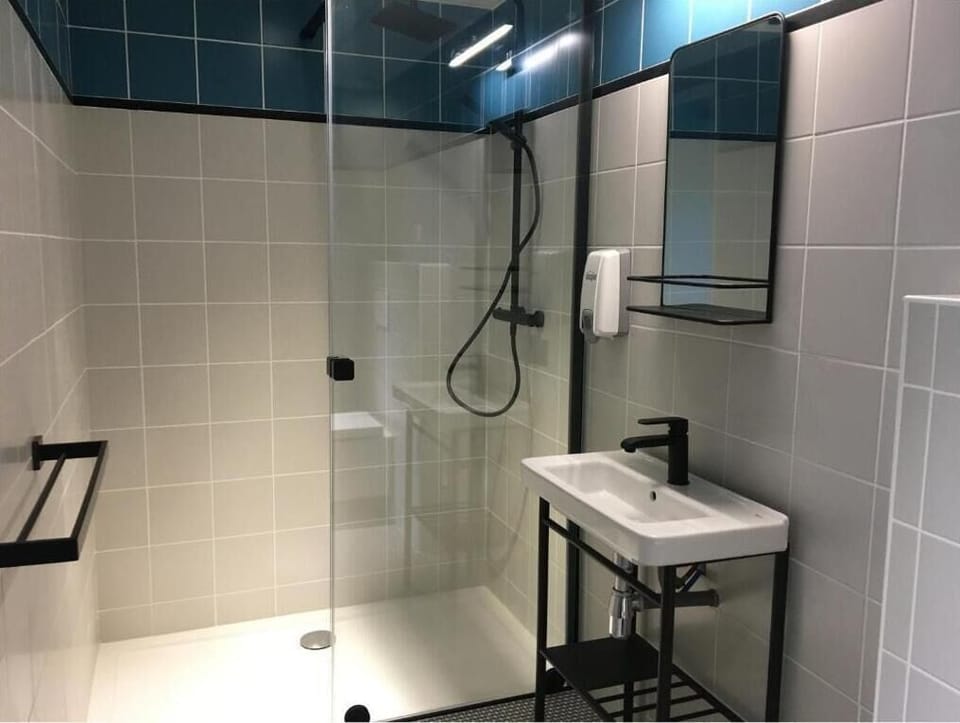 Triple Room | Bathroom