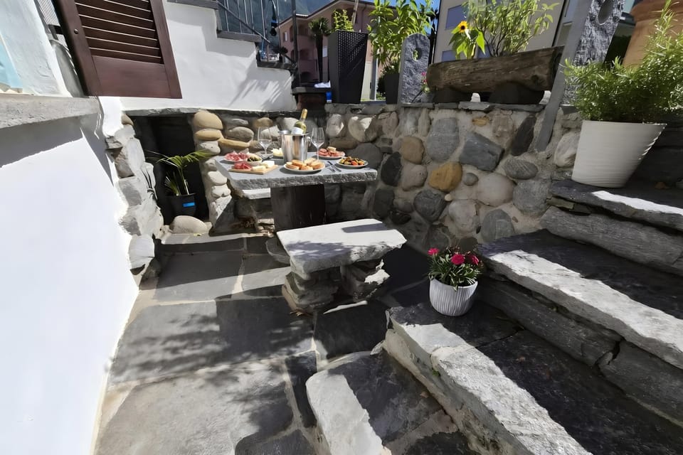 Family Studio (Casa Cecilia Ascona) | Outdoor dining