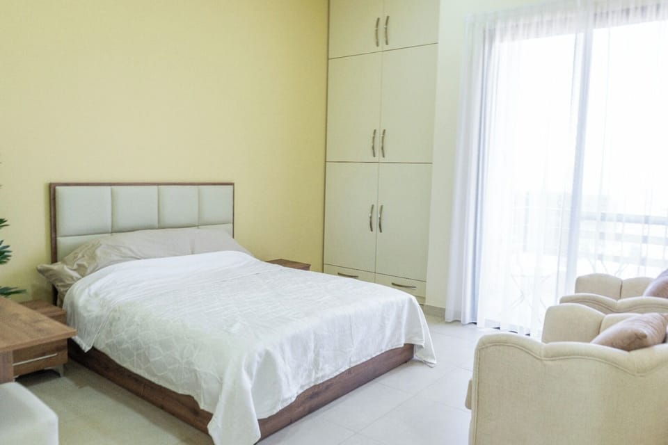 Double Room, Housekeeping, Mountain View | Desk, laptop workspace, blackout drapes, soundproofing