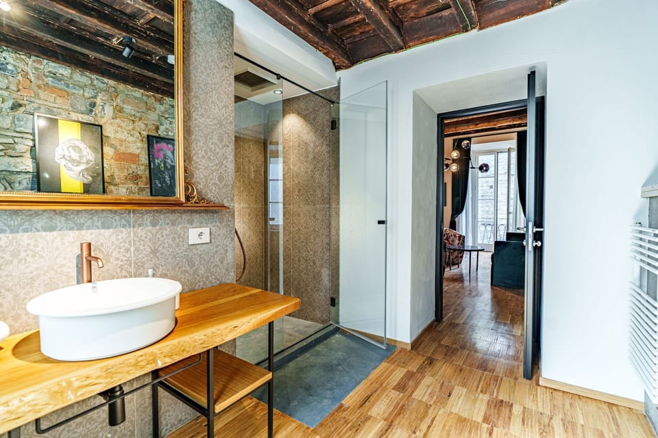 Deluxe Suite | Bathroom