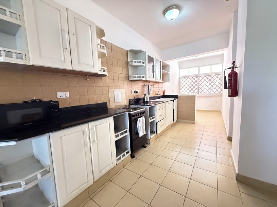 Apartment, 2 Bedrooms, Accessible, Smoking | Interior