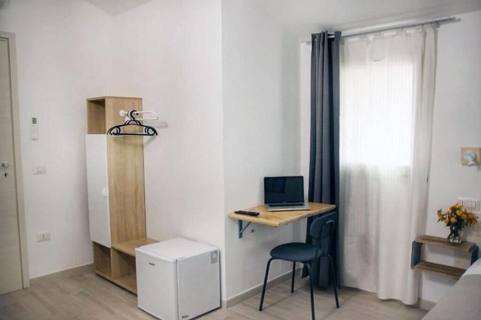 Double or Twin Room, Air conditioning, Courtyard View | Interior