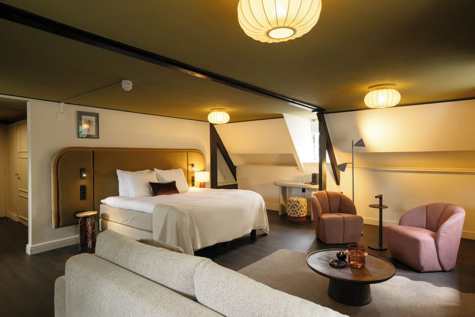 Suite | Desk, cribs (surcharge), WiFi (free), bed sheets