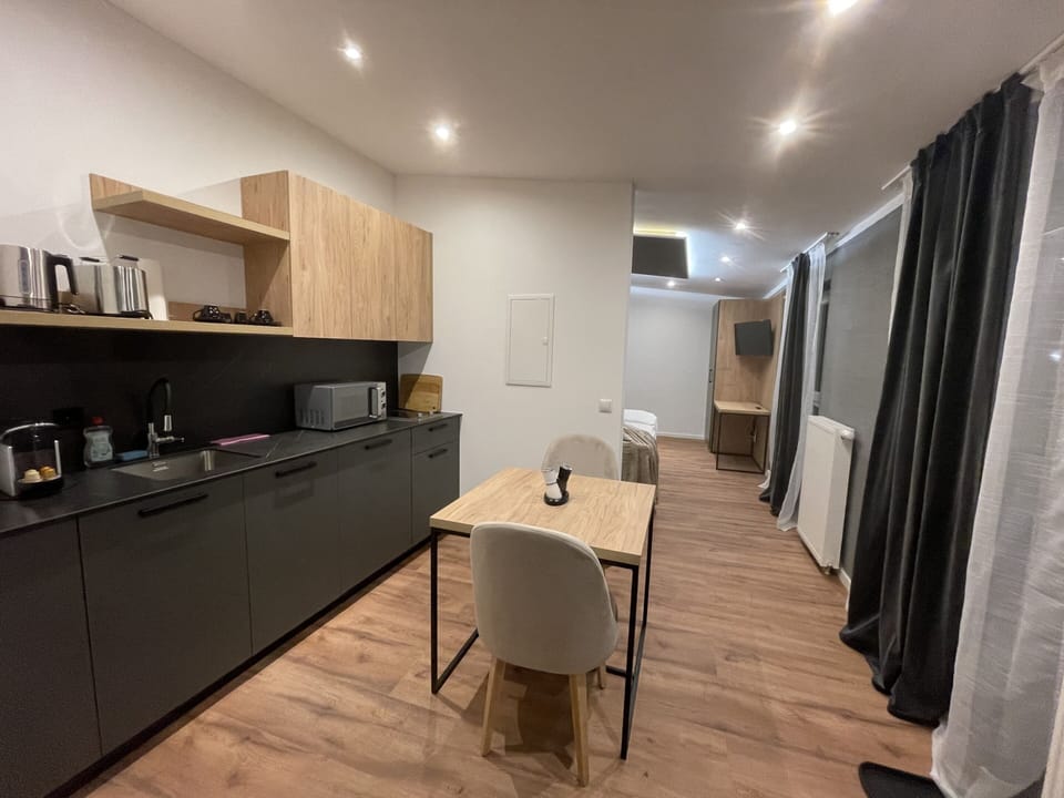 Studio, Private Bathroom | Shared kitchen | Fridge, microwave, stovetop, cookware/dishes/utensils