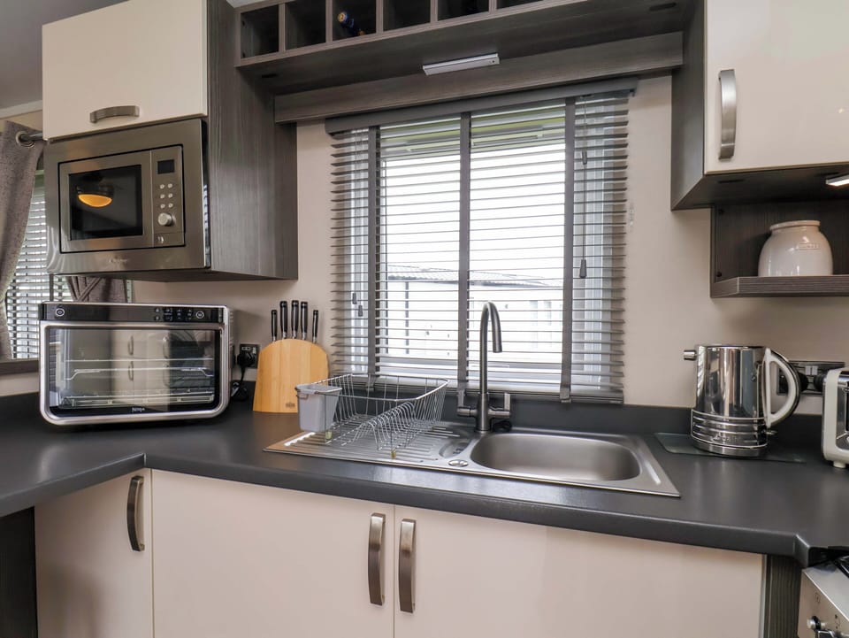 Cookware/dishes/utensils