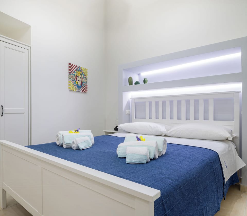 Comfort Room, Park View | In-room safe, desk, laptop workspace, iron/ironing board