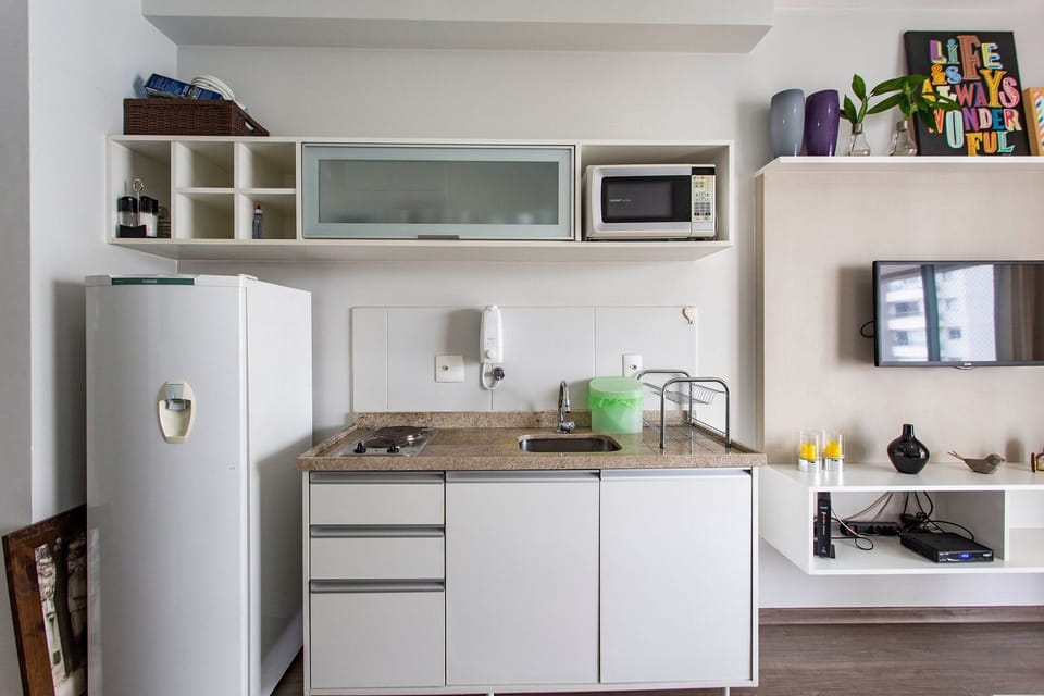 Comfort Apartment | Private kitchen | Fridge, microwave, stovetop, cookware/dishes/utensils