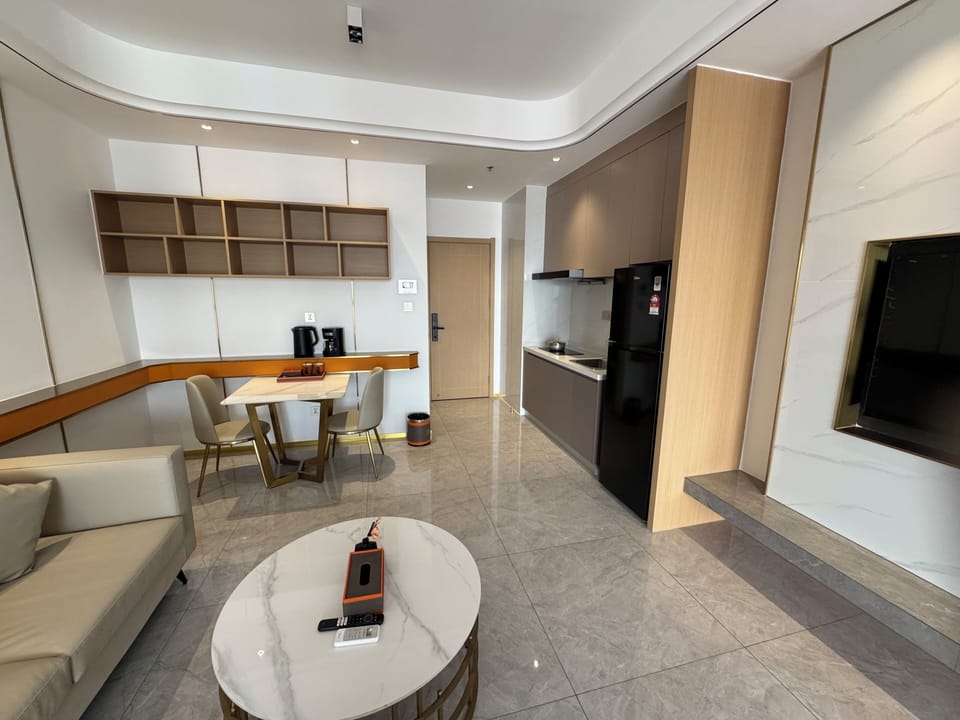 Deluxe Studio, River View | Living area