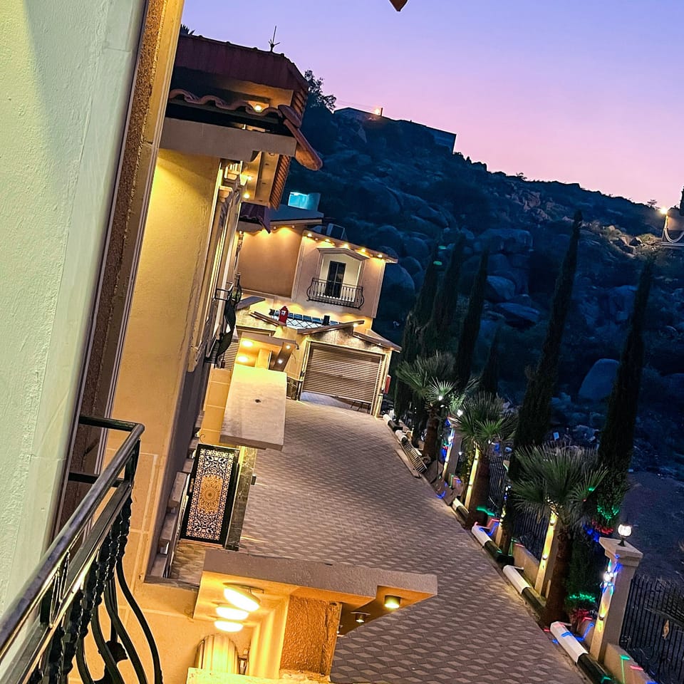 Deluxe Chalet, Mountain View | Property grounds