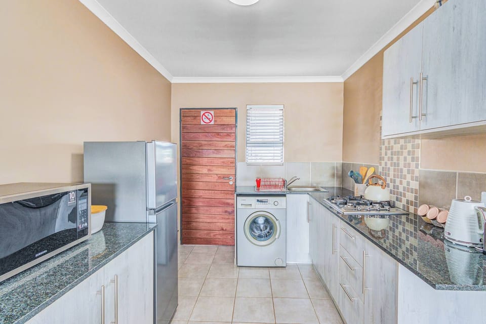 Apartment, 2 Bedrooms, Patio | Laundry