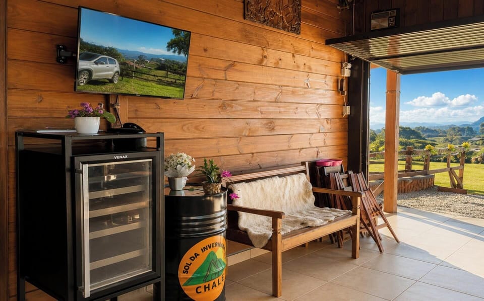 Chalet, 3 Bedrooms, Mountain View | Living area | 42-inch Smart TV with digital channels, Netflix, streaming services
