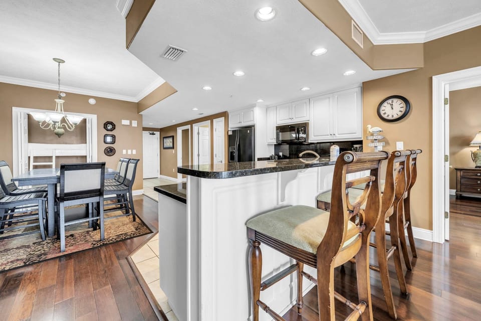 Condo, Multiple Beds (Treasure Island 2202) | Dining