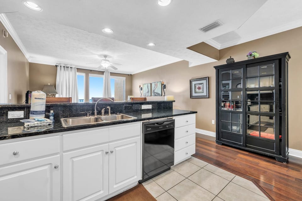 Condo, Multiple Beds (Treasure Island 2202) | Private kitchen