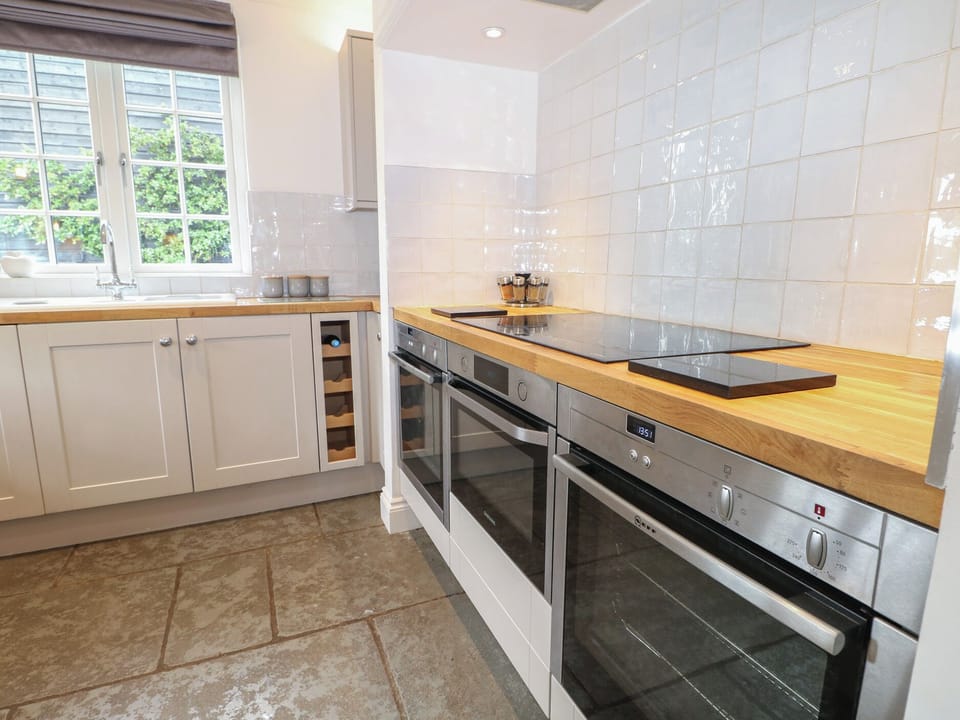 Dishwasher, cookware/dishes/utensils