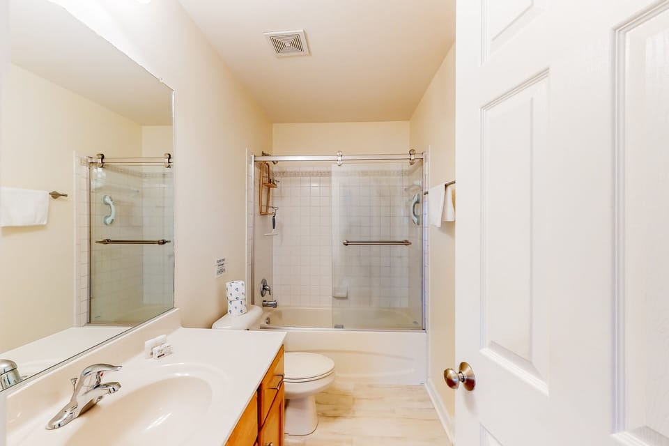 Dog-friendly Lake Luxury With dry Sauna, hot Tub, Game Room House in Lake Anna