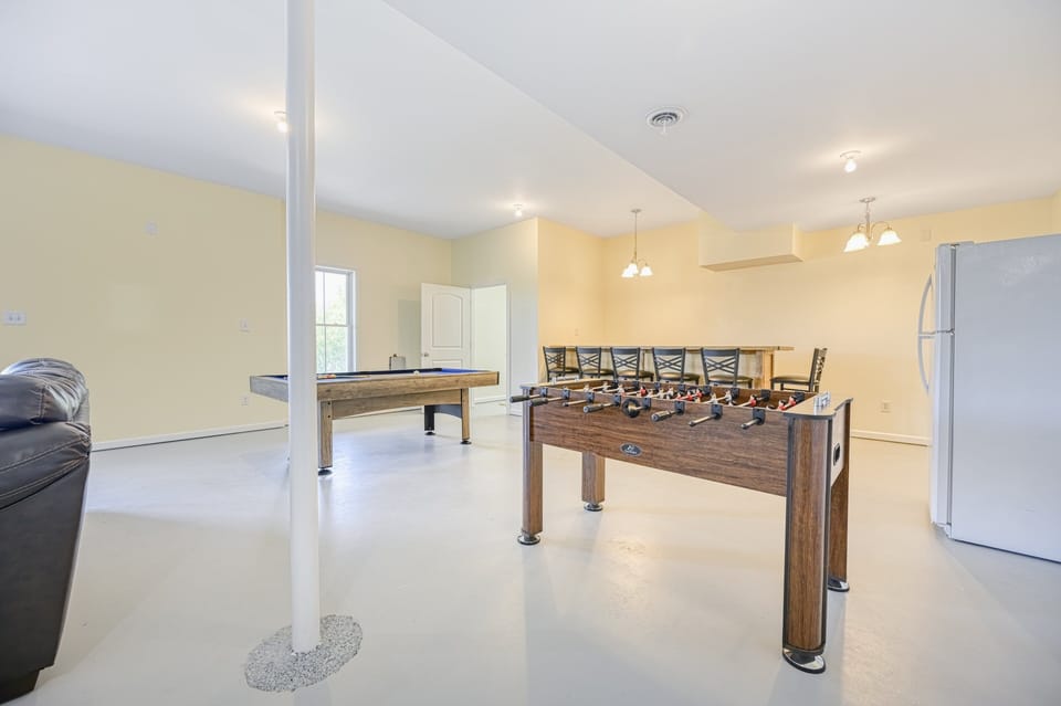 House, Multiple Beds, Kitchen (Lake Time to Unwind) | Game room