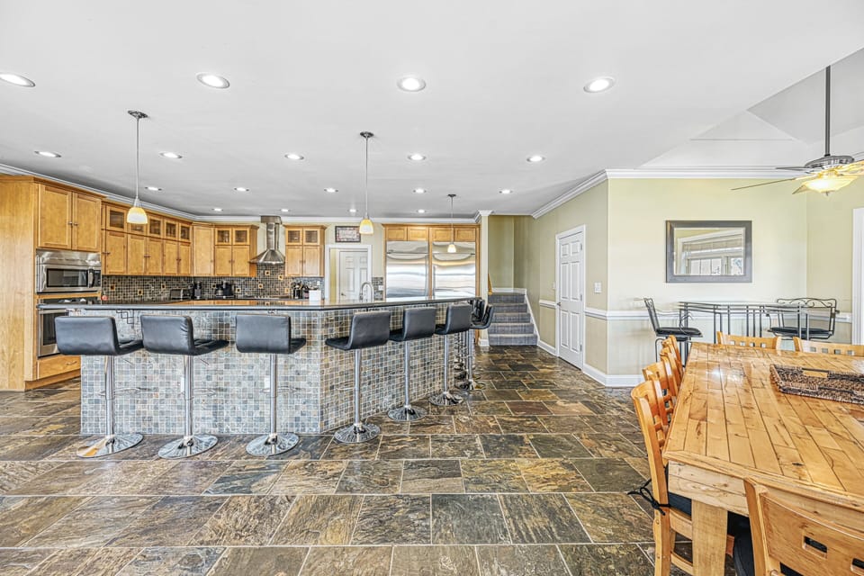 House, Multiple Beds, Hot Tub (Great Escape at Eagle's Nest) | Dining