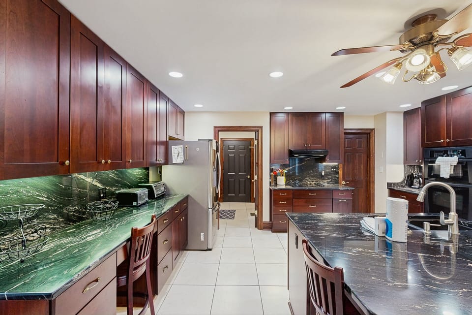 House, Multiple Beds (Sunset Serenity) | Private kitchen