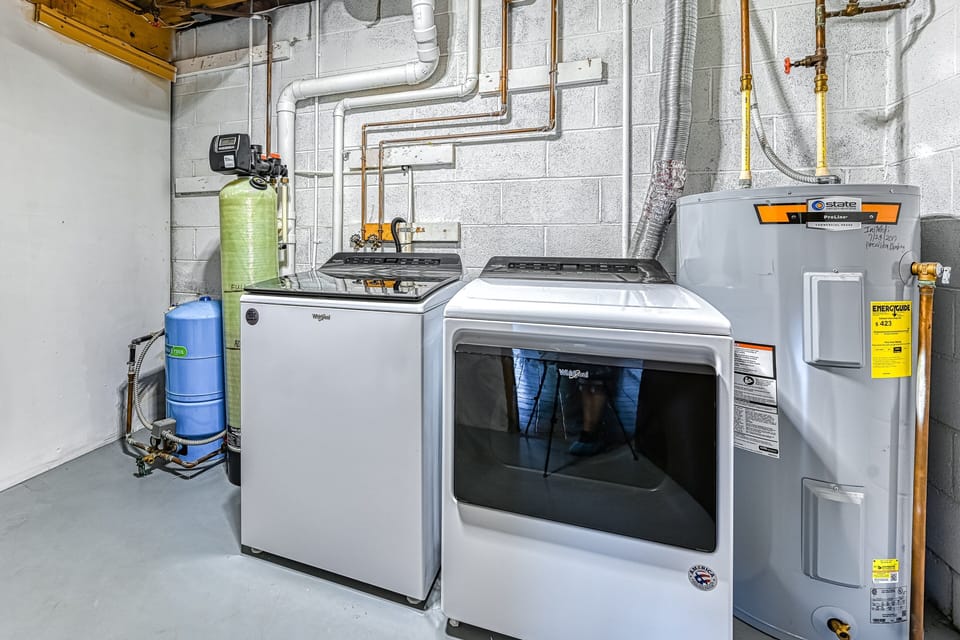 House, Multiple Beds, Kitchen (The Blue Heron Retreat) | Laundry