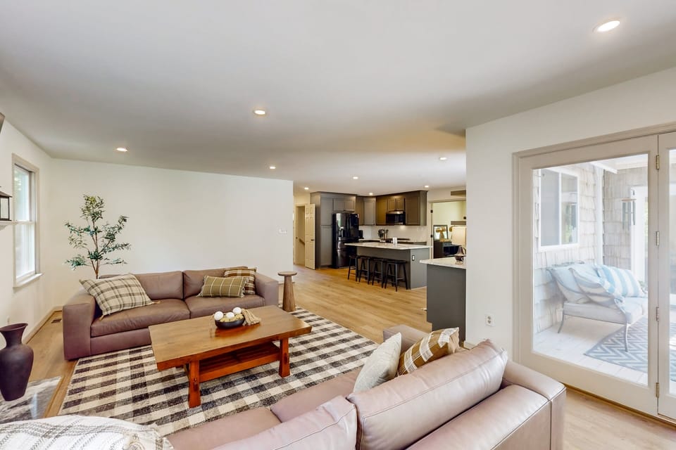 House, Multiple Beds, Hot Tub (At Your Leisure) | Living area