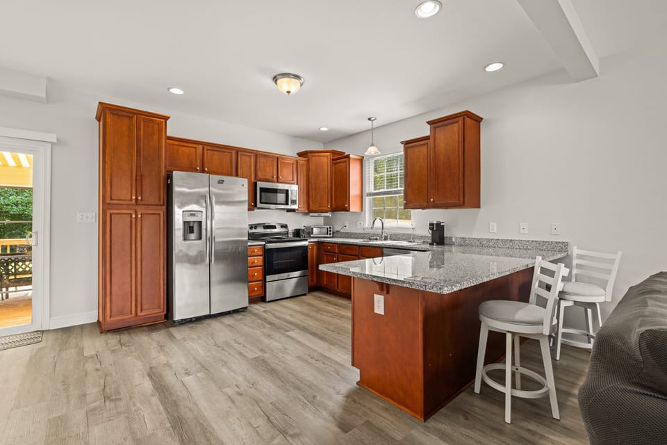 House, Multiple Beds, Kitchen (Lakeview Perch) | Private kitchen