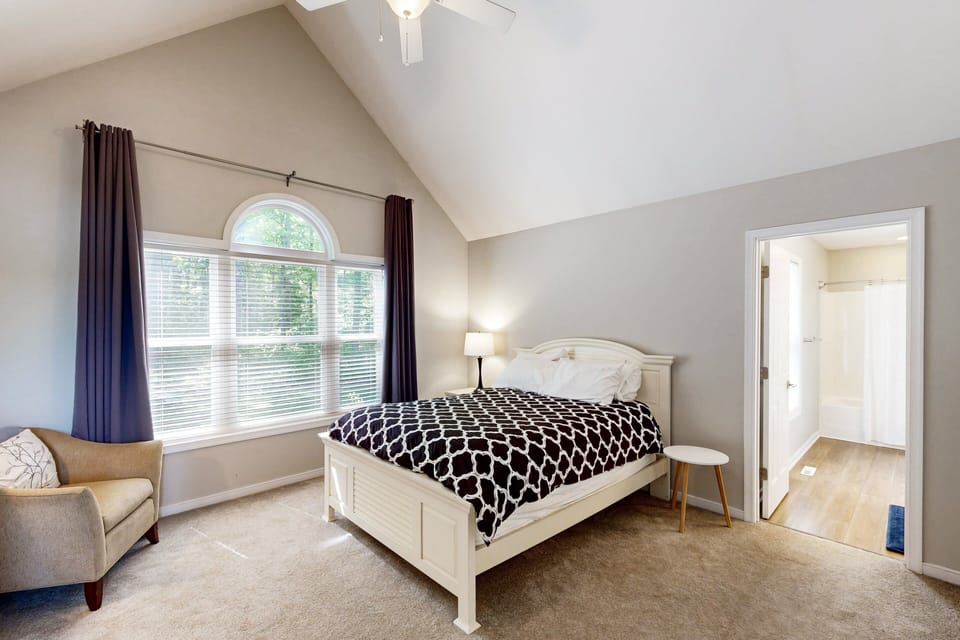 House, Multiple Beds, Hot Tub (Secluded Serenity) | 4 bedrooms