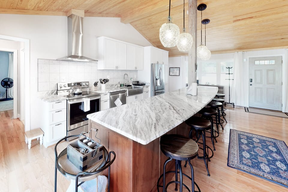 House, Multiple Beds, Balcony (Dragonfly Cove) | Private kitchen