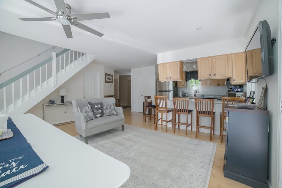 House, Multiple Beds, Kitchen (Cedar Hall) | Interior