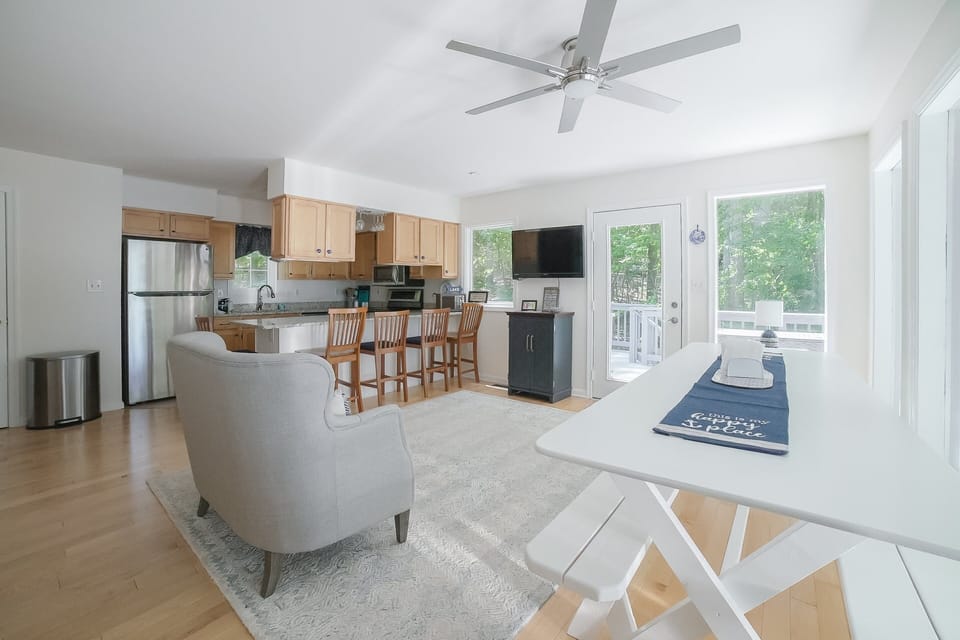 House, Multiple Beds, Kitchen (Cedar Hall) | Interior