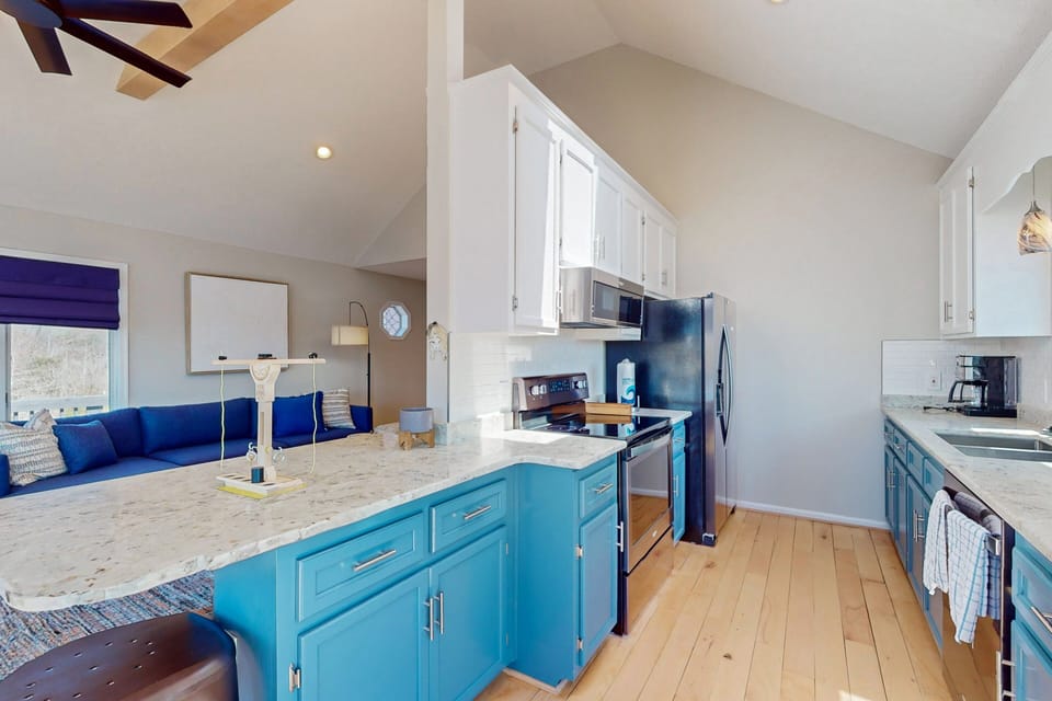 House, Multiple Beds (Treasured Cove) | Private kitchen