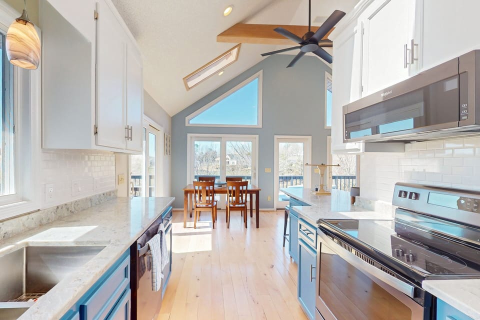 House, Multiple Beds, Hot Tub (Treasured Cove) | Private kitchen