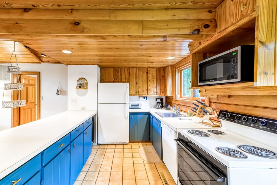 House, Multiple Beds, Kitchen (Tinavi Time) | Private kitchen