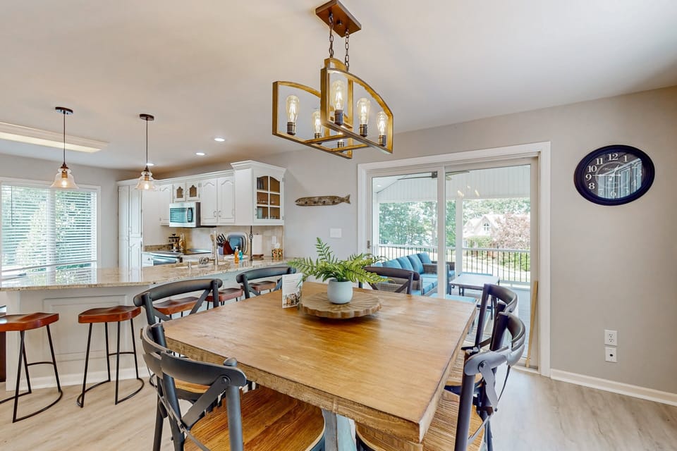 House, Multiple Beds, Patio (The Overwatch) | Dining