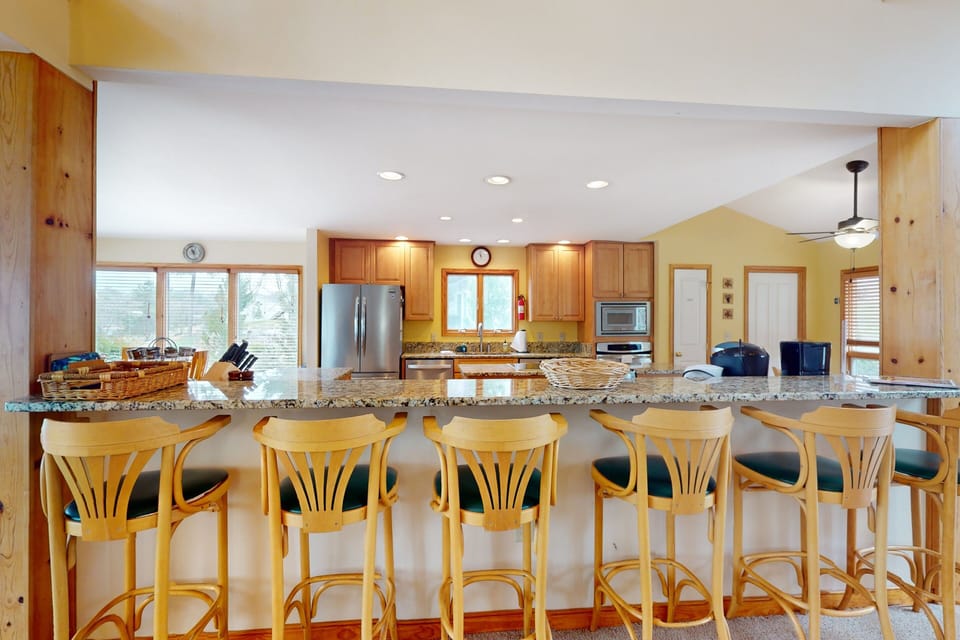 House, Multiple Beds (Fancy Free) | Private kitchen