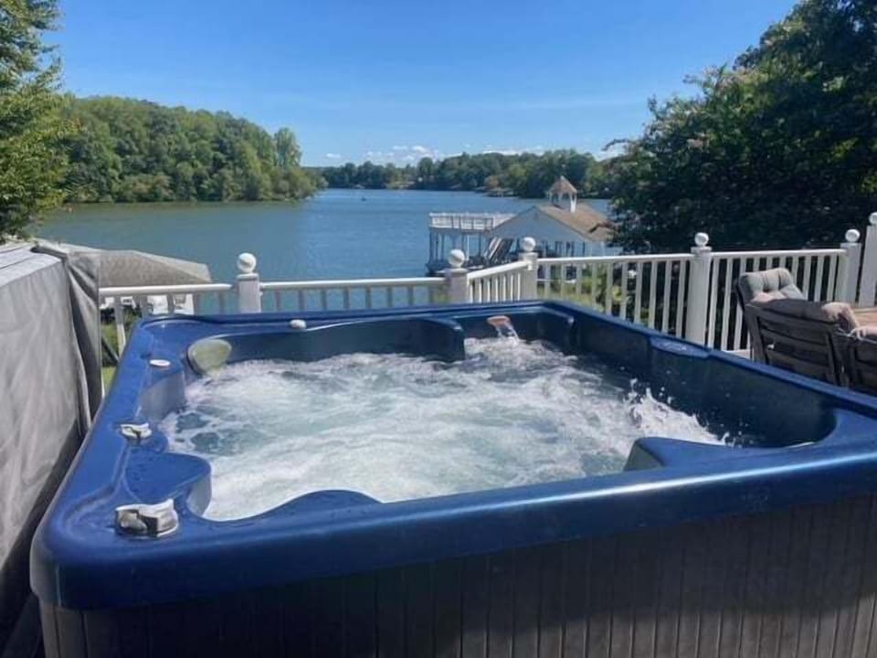House, Multiple Beds (Fancy Free) | Outdoor spa tub