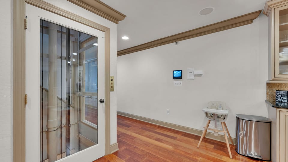 House, 5 Bedrooms, City View | Interior