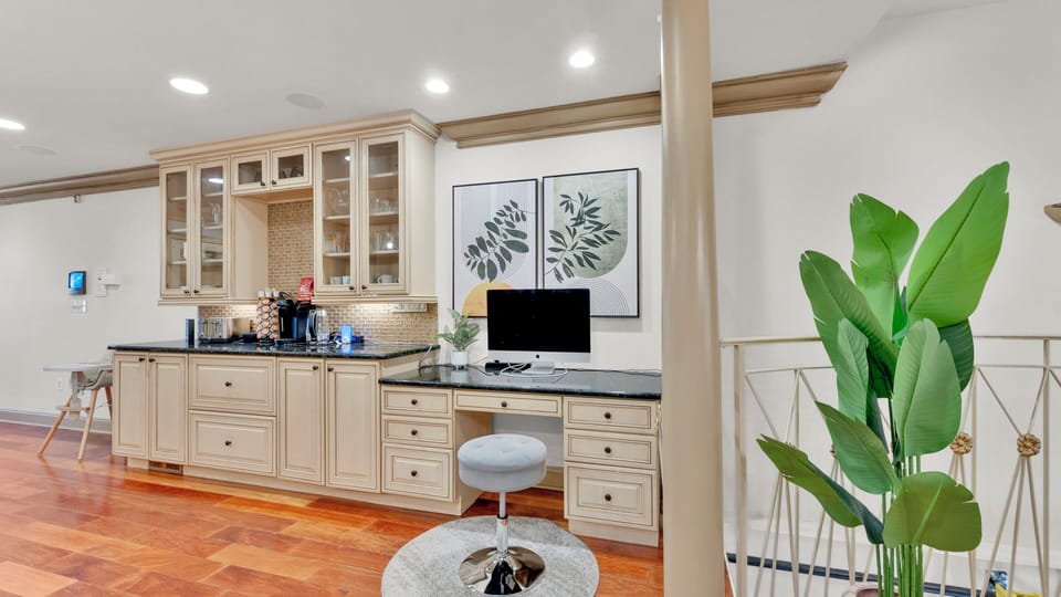 House, 5 Bedrooms, City View | Interior