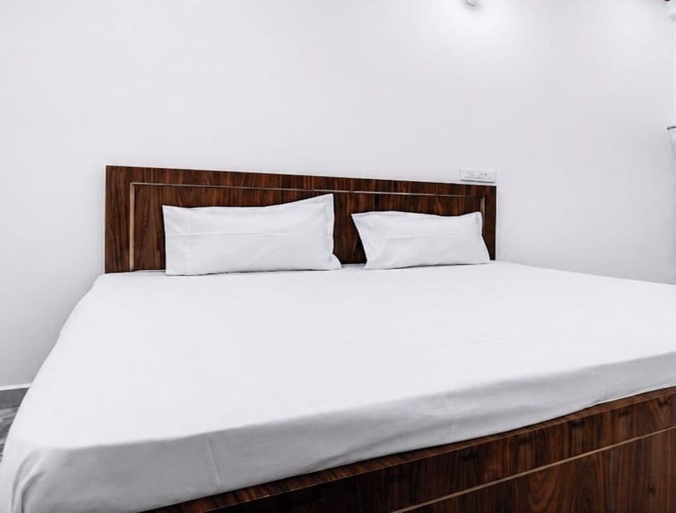 Deluxe Room, Balcony, Garden View | Free WiFi