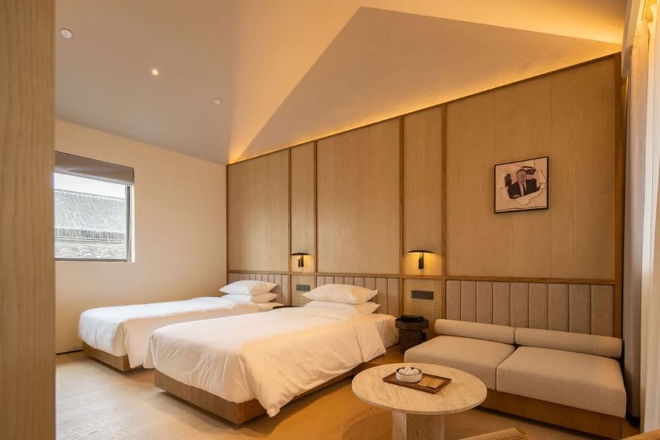 Basic Twin Room | In-room safe, blackout drapes, soundproofing, WiFi (free)